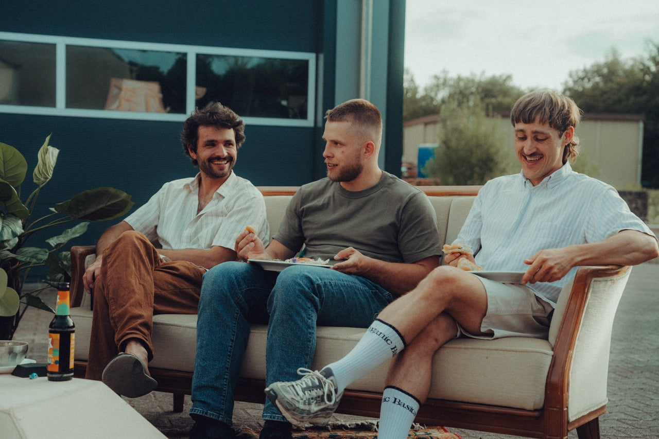 Banana Climbing Banana Volumes Community, Routesetting und refurbished Griffe und Volumen