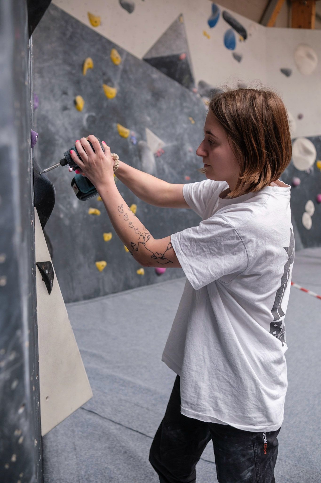 Josie Routenbau für Banana Climbing, Klettervolumen und Griffe für Boulderhallen und Kletterhallen, bouldern und klettern für Community und Routesetting