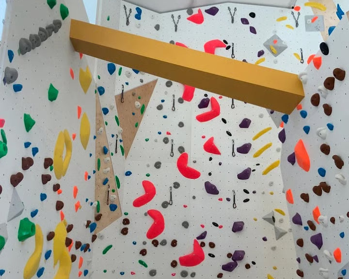 Kletterwand, neuer Bereich von Banana Climbing gebaut.