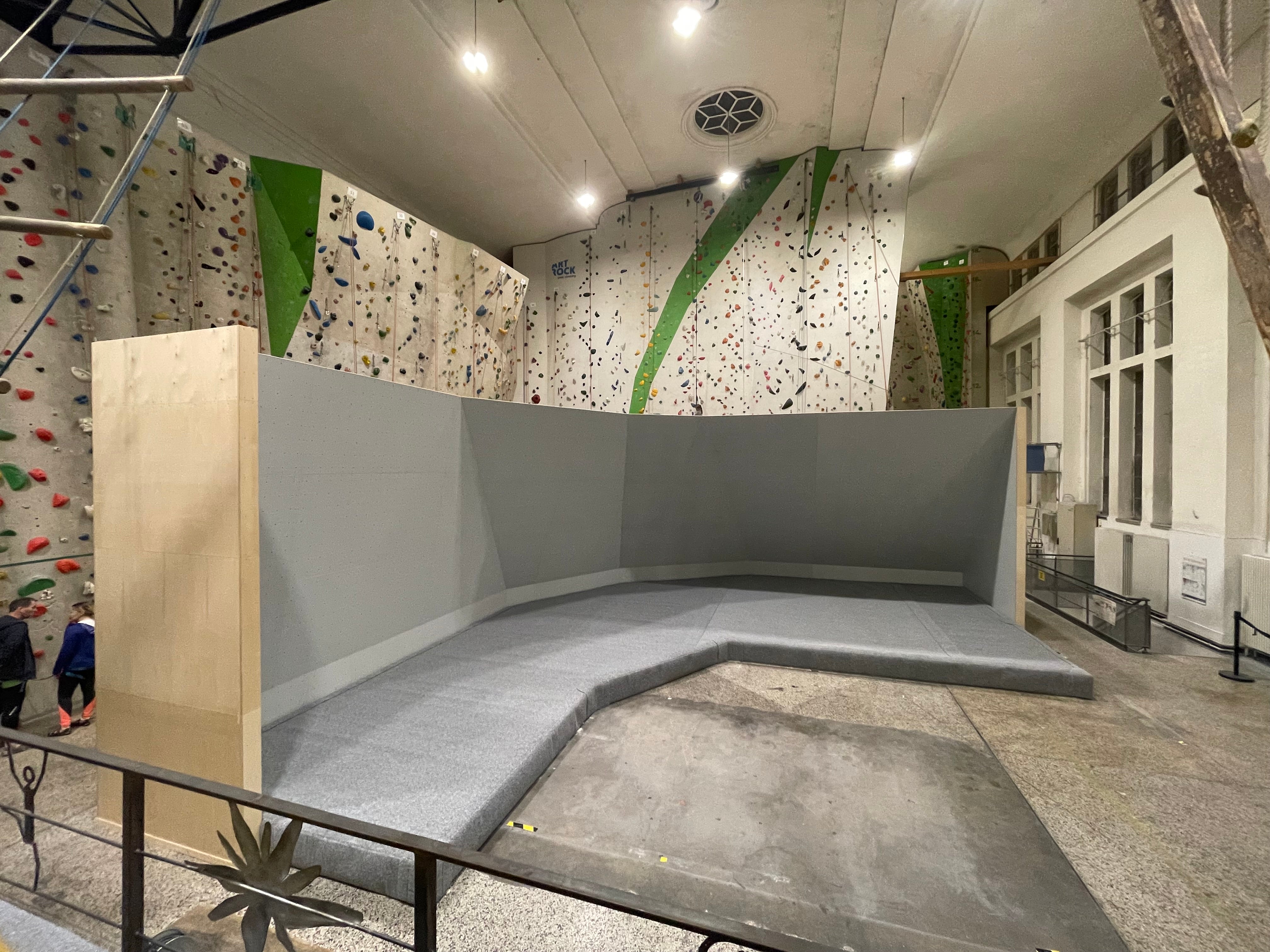 Ausgebauter Boulderbereich. Monatge Bild