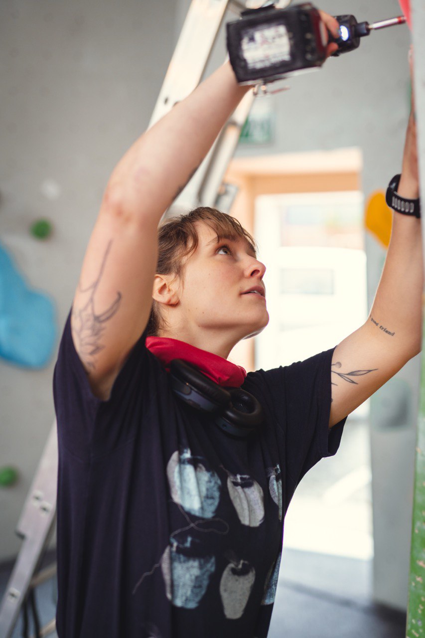 Anne baut Boulder - Routenbau